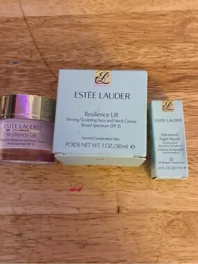 Estee Lauder Resilience Lift Cream Set - Light Blue and Pink Accents